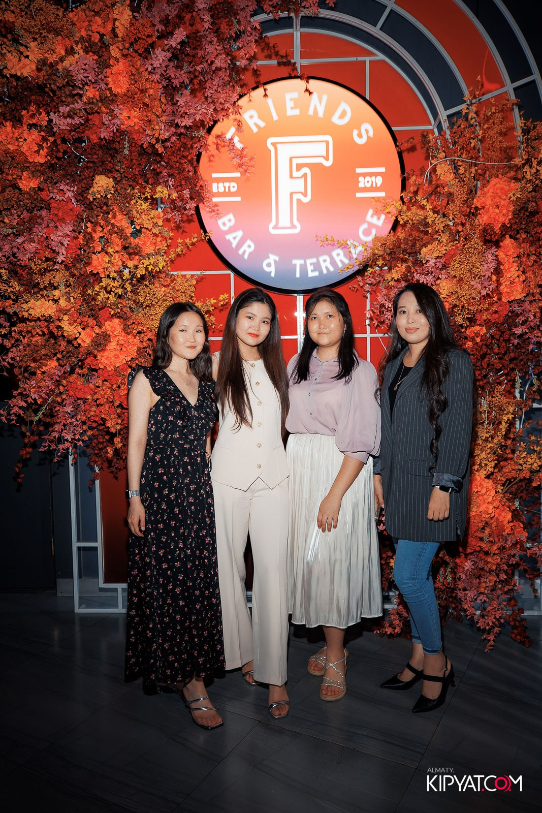 FRIENDS BAR & TERRACE. КИПЯТКОМ АЛМАТЫ!