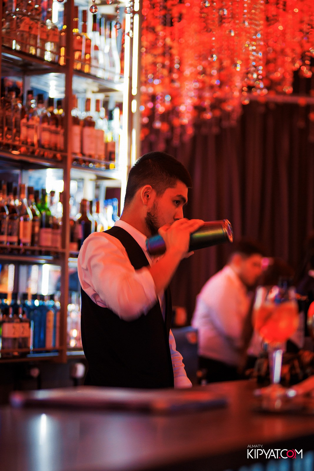 FRIENDS BAR & TERRACE. КИПЯТКОМ АЛМАТЫ!