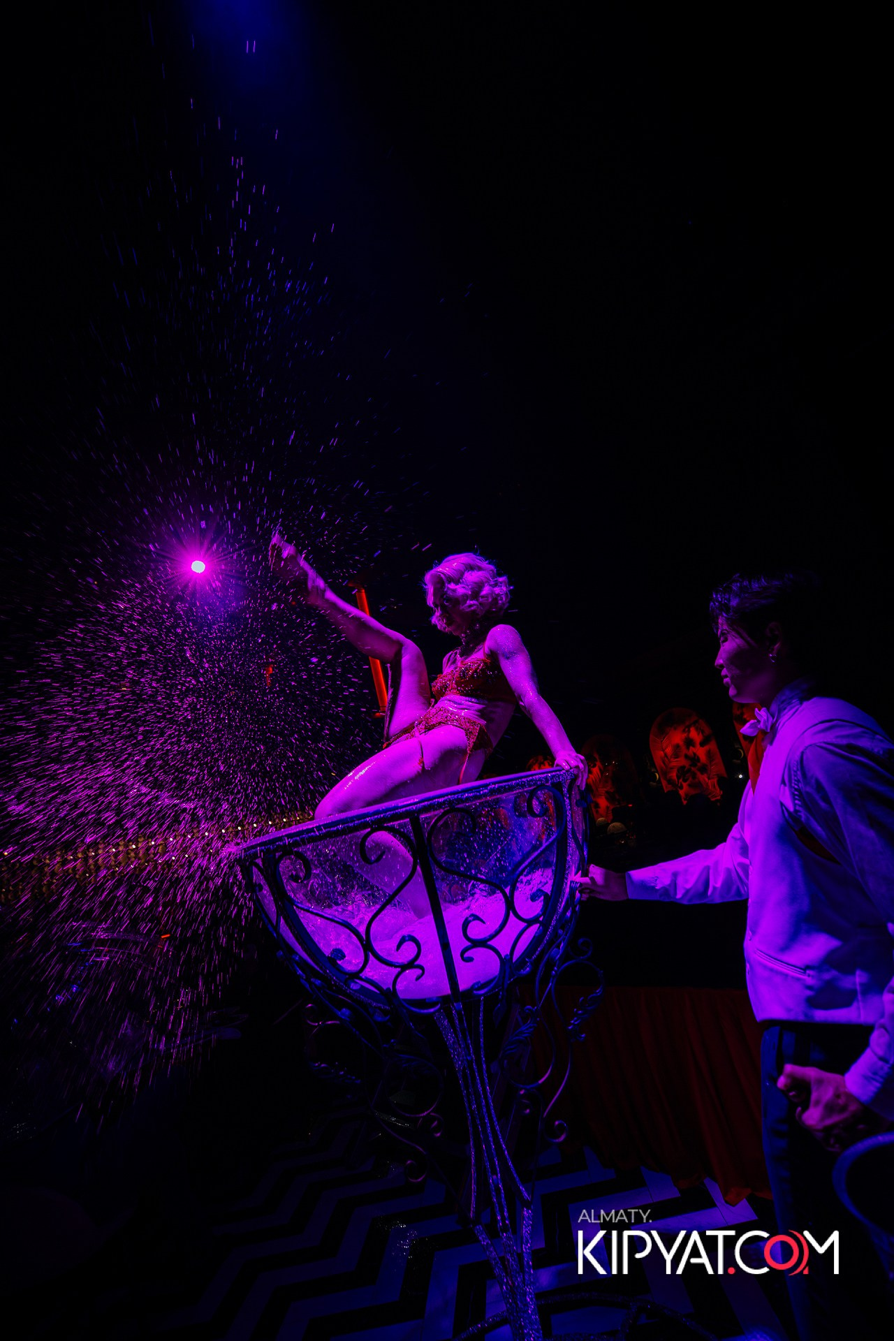 QUEEN. КИПЯТКОМ АЛМАТЫ!