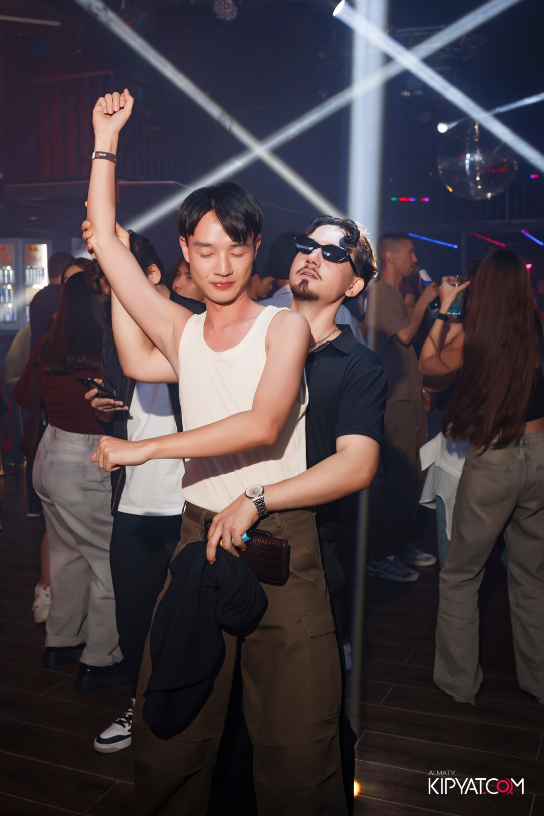НОЧНОЙ КЛУБ ICON. КИПЯТКОМ АЛМАТЫ!