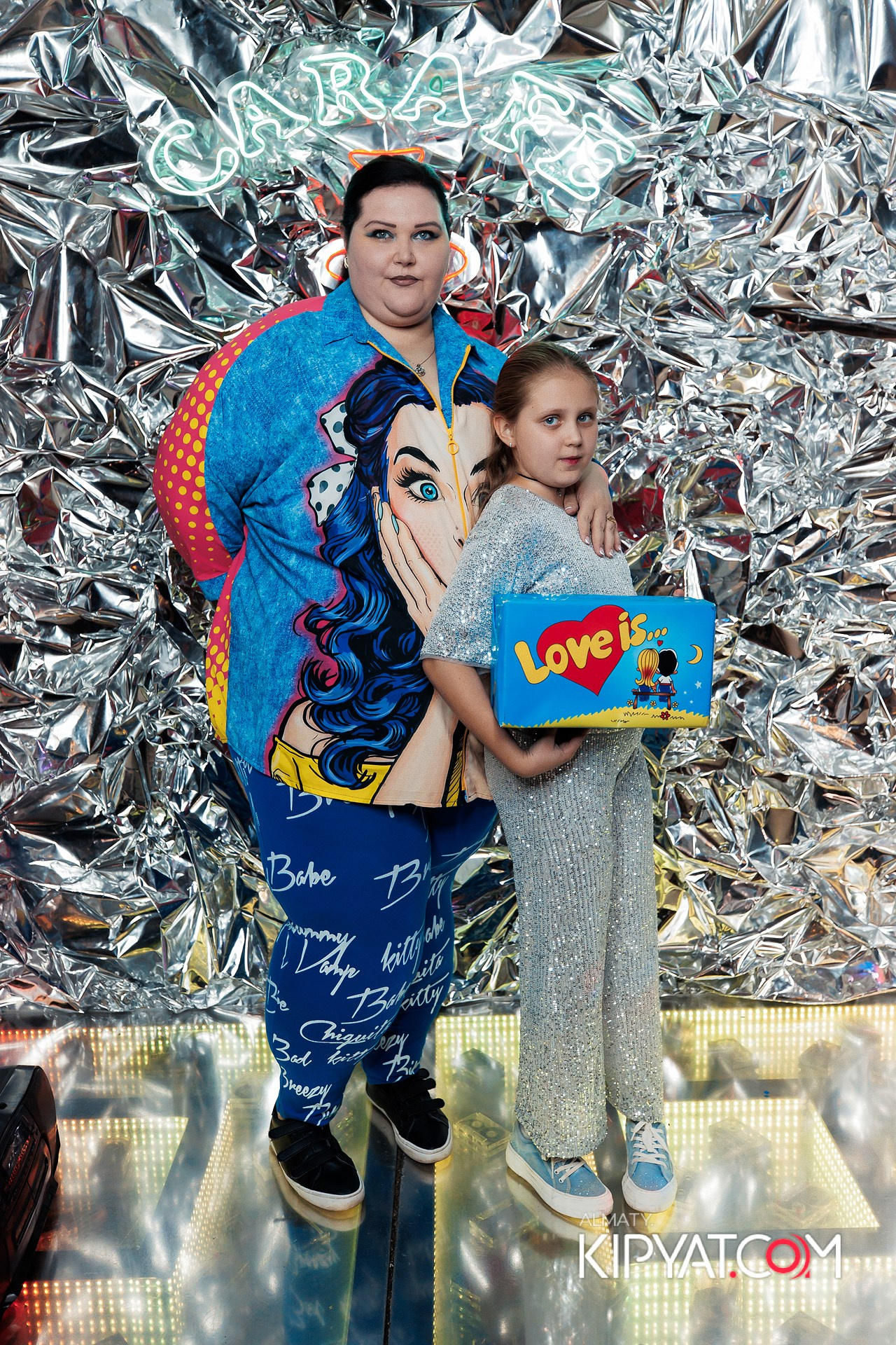 ВЕЧЕРИНКА 90Х КАФЕ CARAFE. КИПЯТКОМ АЛМАТЫ! Фотосъемка мероприятий в Алматы