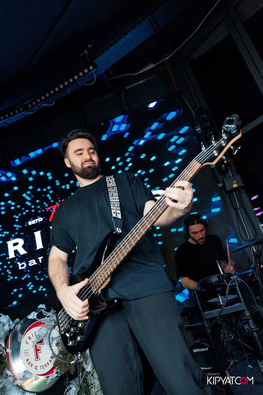 FRIENDS BAR & TERRACE. КИПЯТКОМ АЛМАТЫ!