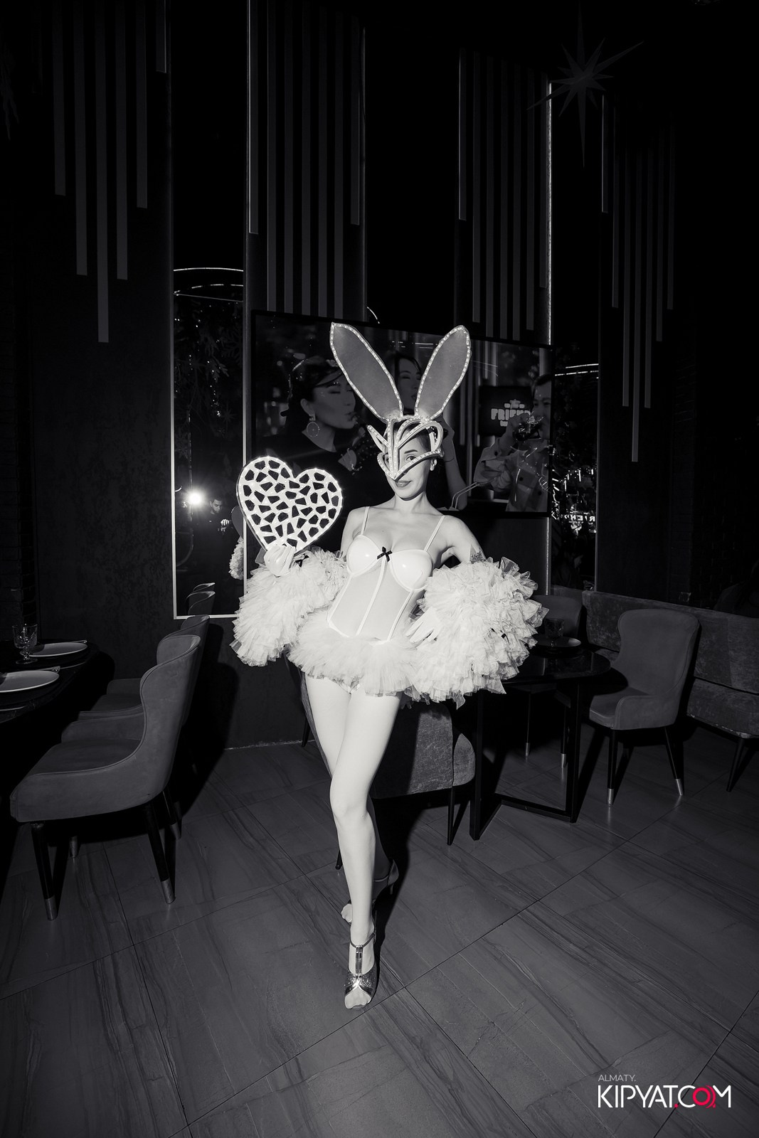 FRIENDS BAR & TERRACE. КИПЯТКОМ АЛМАТЫ!