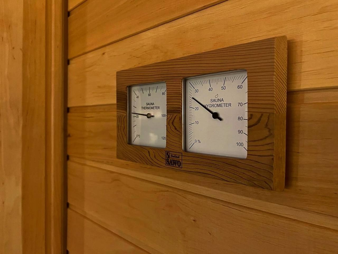 Парная в Ривер Парке из ольхи и термоольхи, с солевой линией, точечной подсветкой панно и камня, печь — Harvia Cilindro. SaunaTopMasters