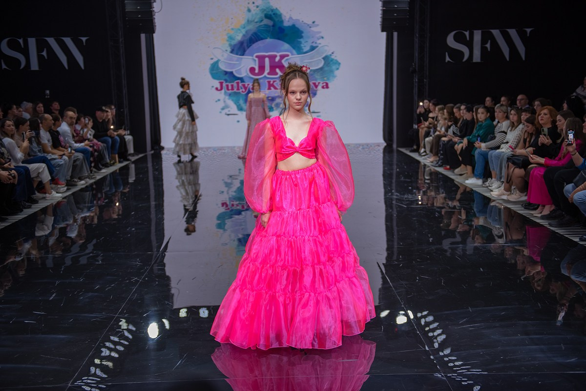 SochiFashionWeek2024 дизайнер Юлия Крылова. Семейный и коммерческий фотограф в Сочи Александр Бодунов