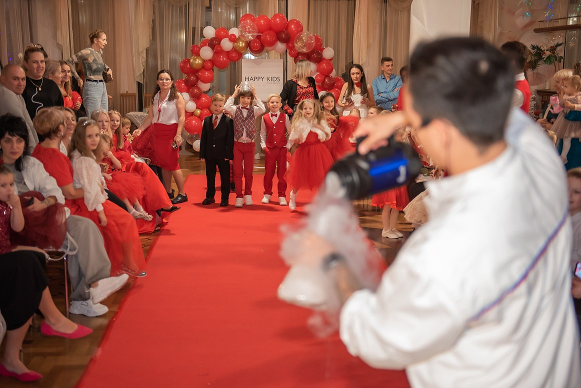 Выпускной в детской школе моделей HAPPYkids 2024. Семейный и коммерческий фотограф в Сочи Александр Бодунов