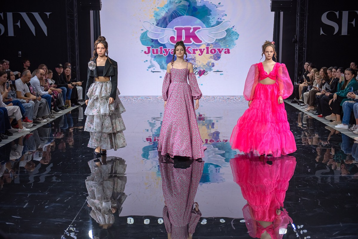 SochiFashionWeek2024 дизайнер Юлия Крылова. Семейный и коммерческий фотограф в Сочи Александр Бодунов