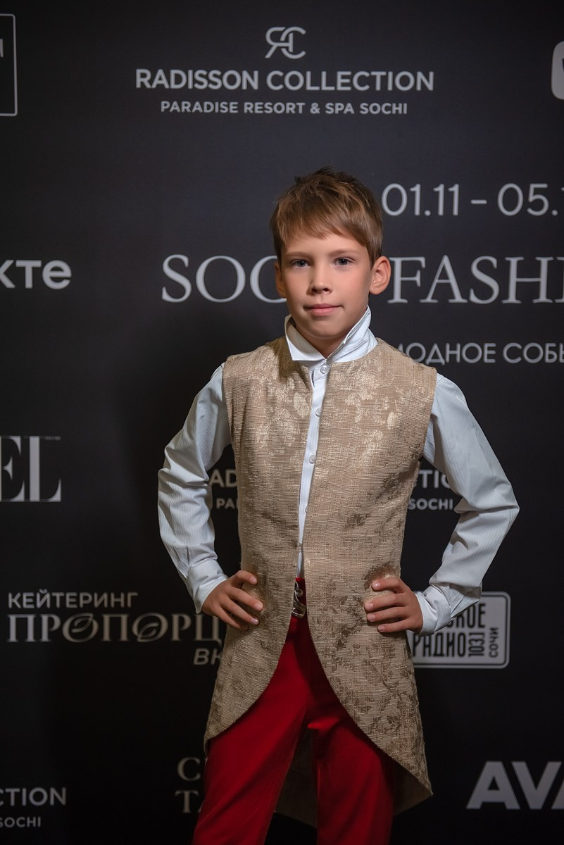 SochiFashionWeek2024 дизайнер Анохина Светлана. Семейный и коммерческий фотограф в Сочи Александр Бодунов