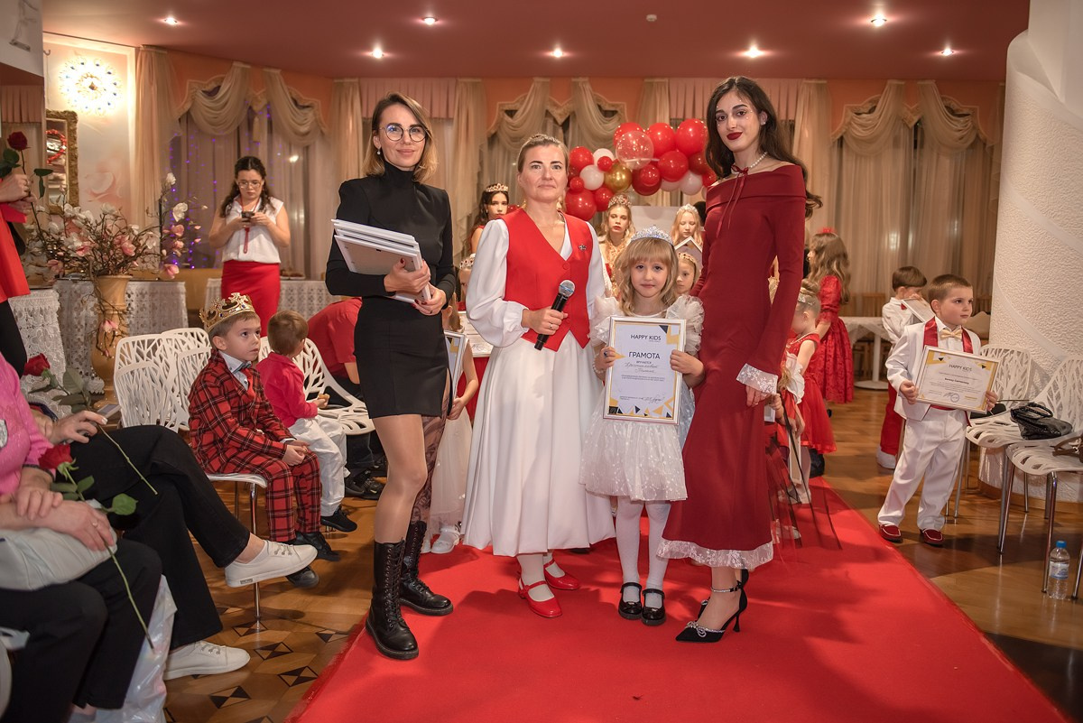 Выпускной в детской школе моделей HAPPYkids 2024. Семейный и коммерческий фотограф в Сочи Александр Бодунов
