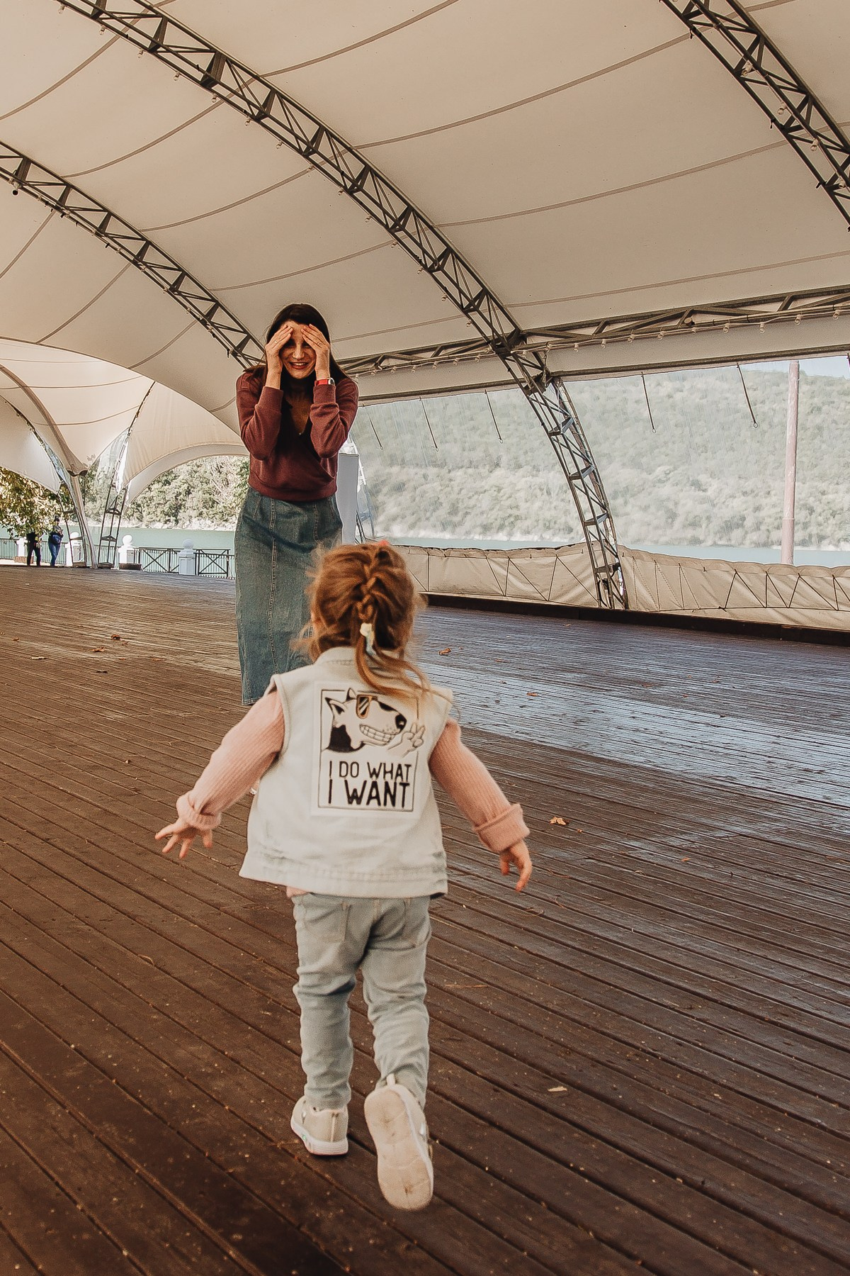 Даша с малышкой — улыбки у воды. Семейный фотограф Новороссийск, Анапа, Геленджик — Юлия Давыдова