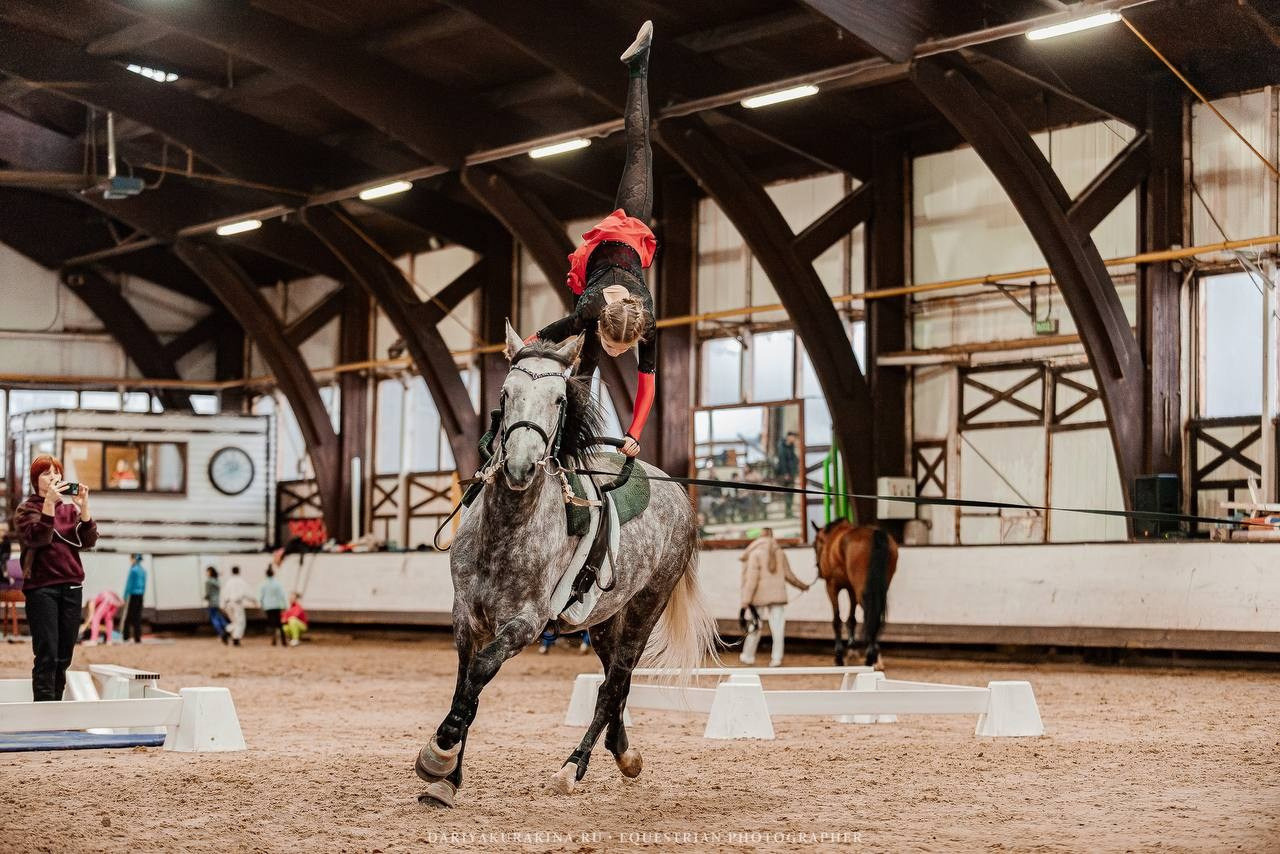 Чемпионат и Первенство МО по ВОЛЬТИЖИРОВКЕ. Куракина Дарья • Конный фотограф