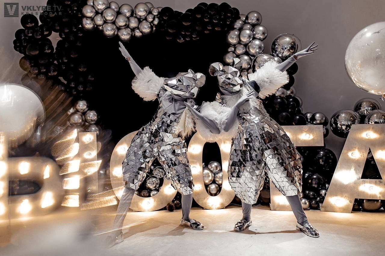 Зеркало шоу дум. Подрядчики и друзья сети свадебных площадок House for wedding