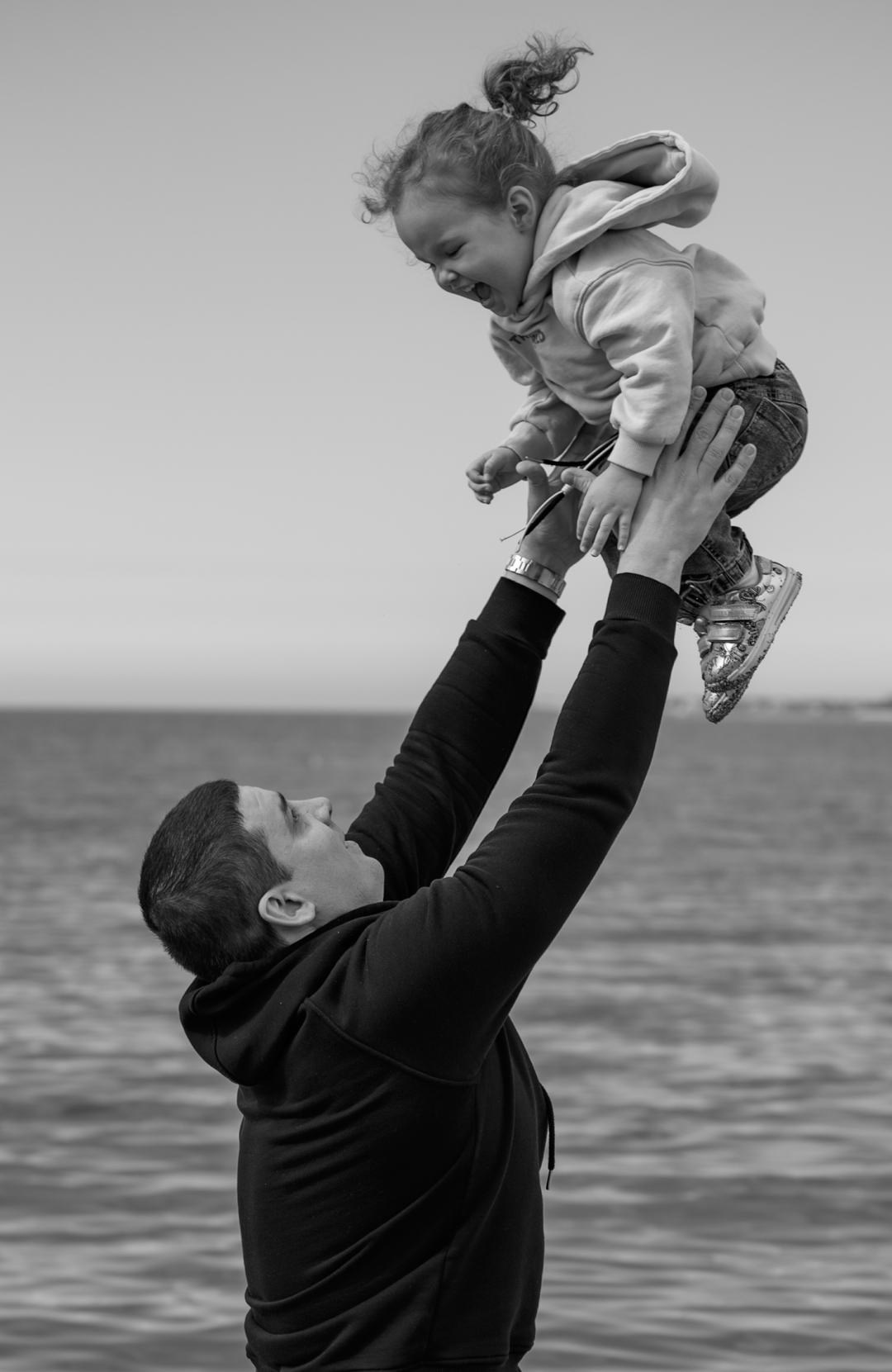 Семейная фотосессия осенью на берегу моря в Геленджике — фотограф Жанна Шестопалова