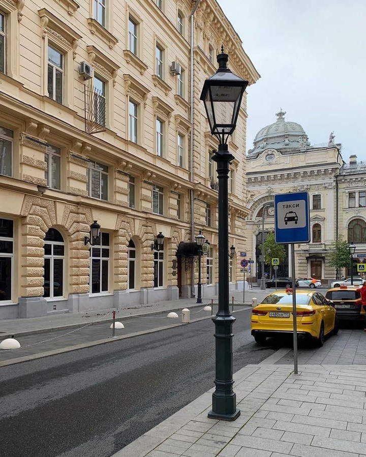 Фотосессия на улице Москвы — красивая архитектура и арки