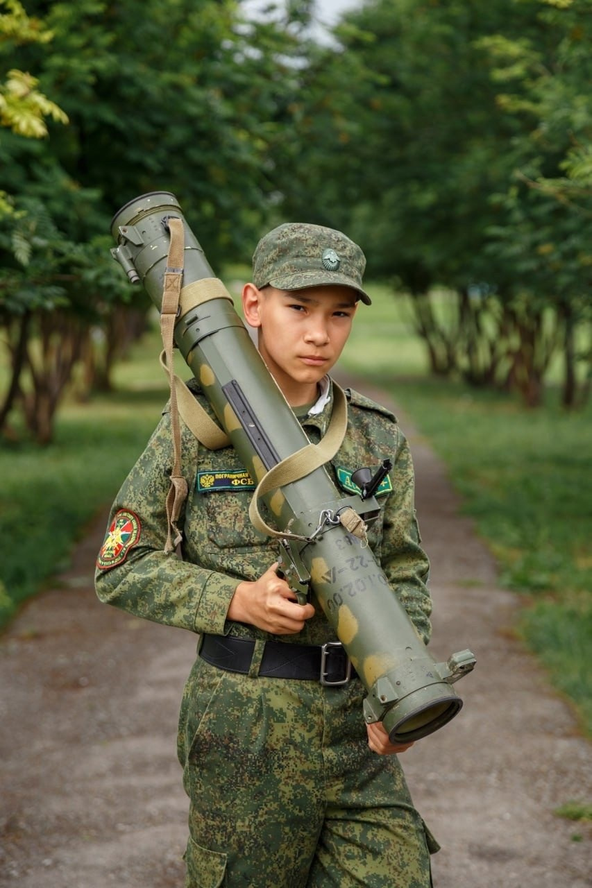 Выпускной альбом, последний звонок. Akhmadeevmedia.ru