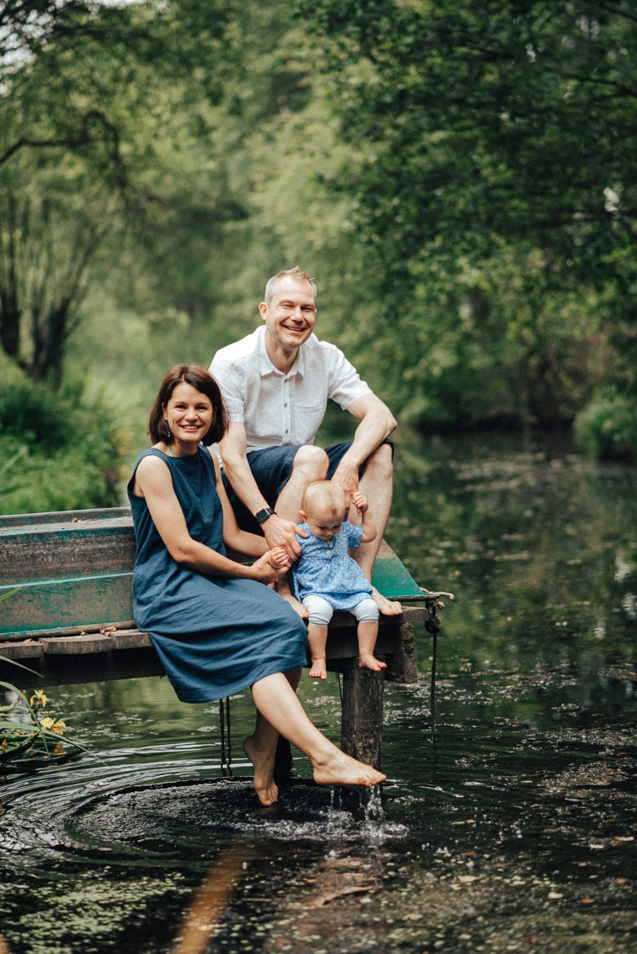 Коля, Ксюша, Саша, Андрей, Кира и бабушки | на даче