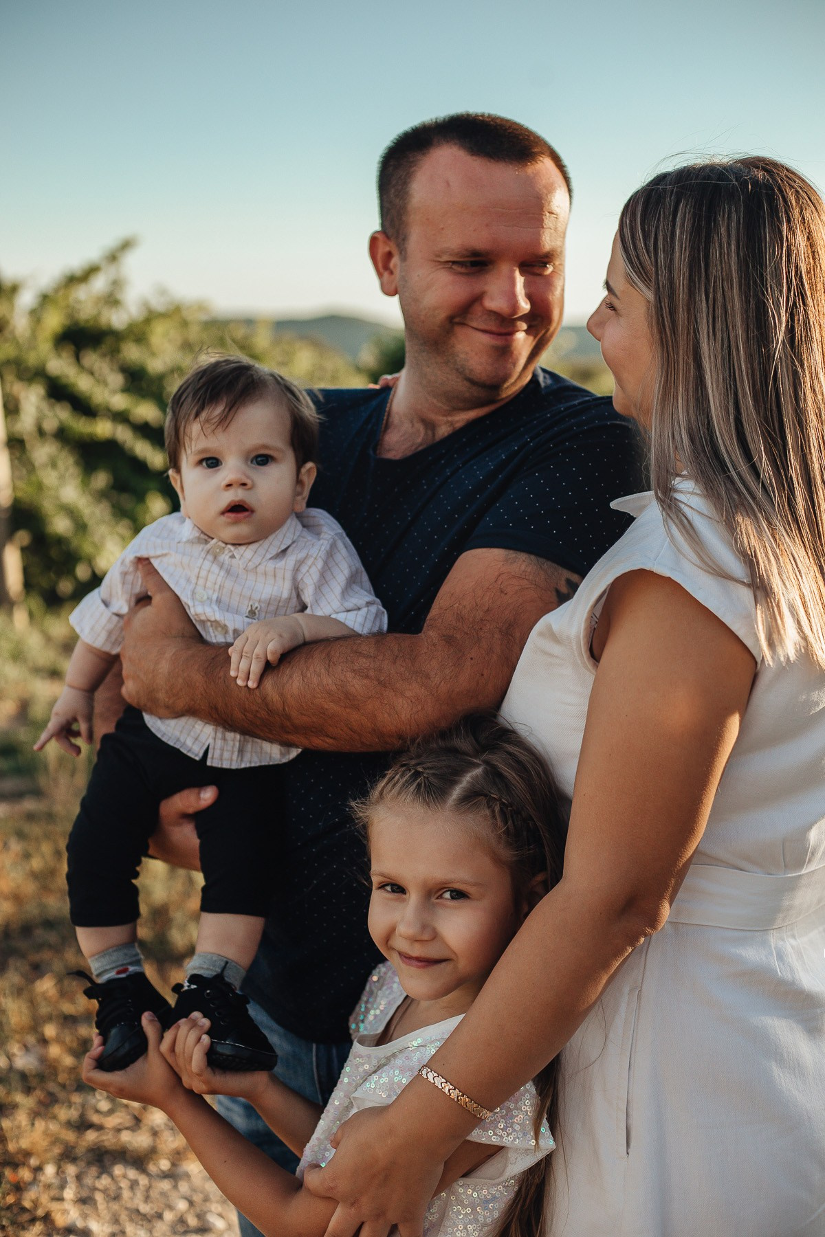 Сергей, Надя, Ульяна и Захарчик — домик виноградаря. Семейный фотограф Новороссийск, Анапа, Геленджик — Юлия Давыдова