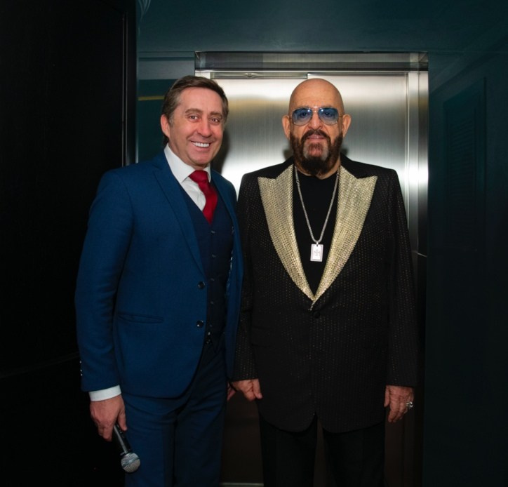 Ведущий Валерий Чигинцев