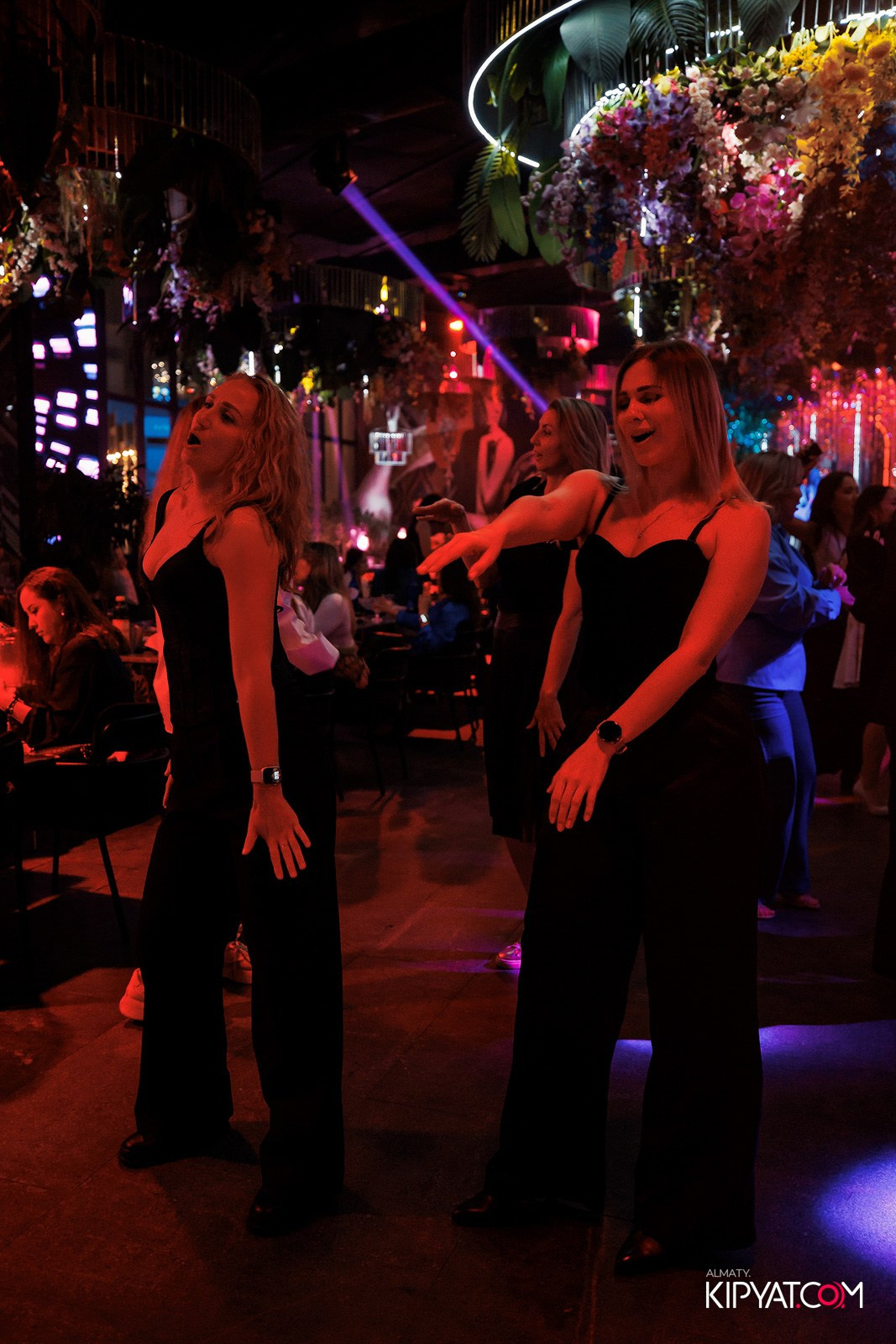 FRIENDS BAR & TERRACE. КИПЯТКОМ АЛМАТЫ!