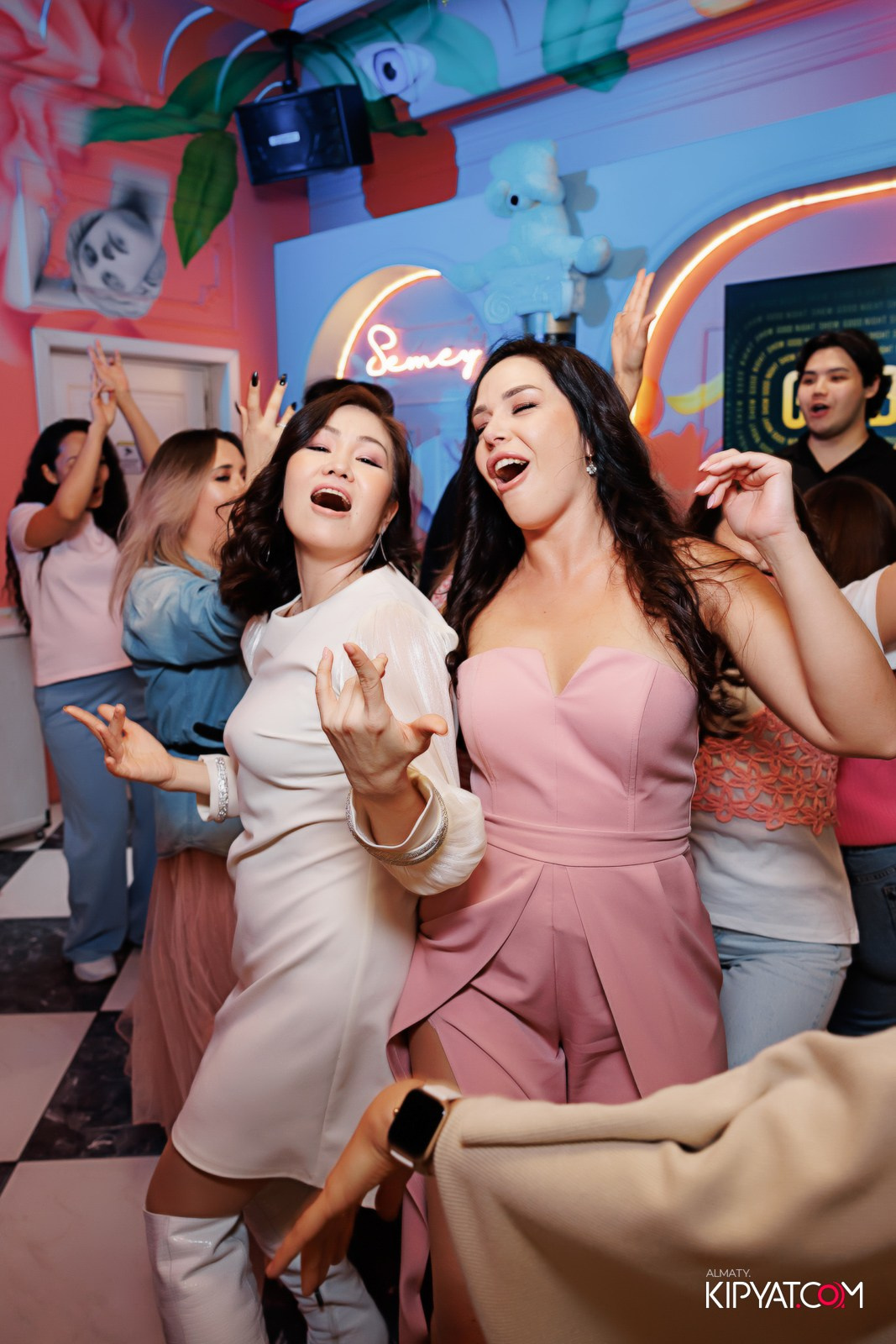 ДЕНЬ РОЖДЕНИЯ ВИКТОРИИ. КИПЯТКОМ АЛМАТЫ!