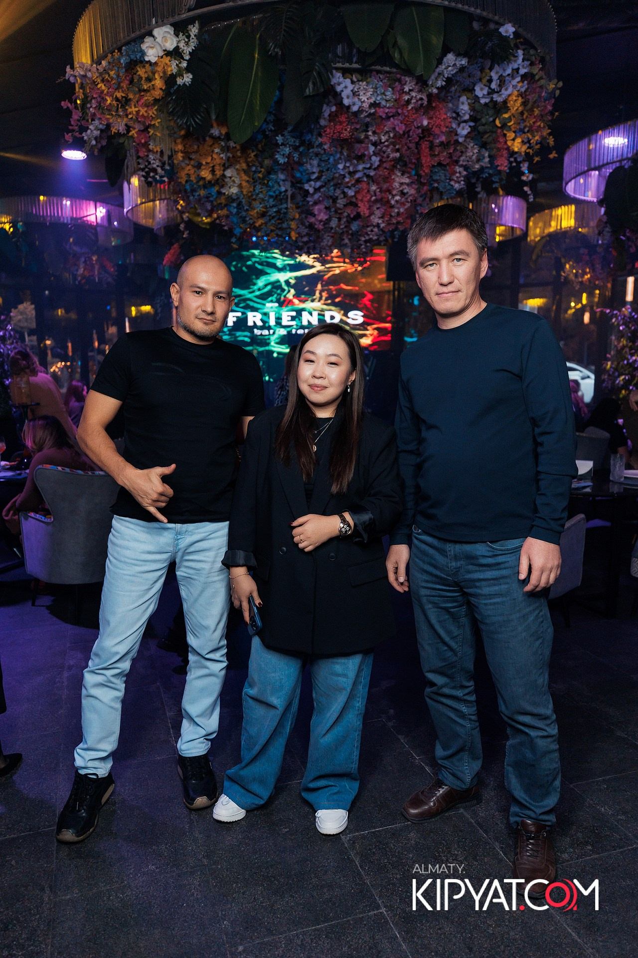 FRIENDS BAR & TERRACE. КИПЯТКОМ АЛМАТЫ! Фотосъемка мероприятий в Алматы