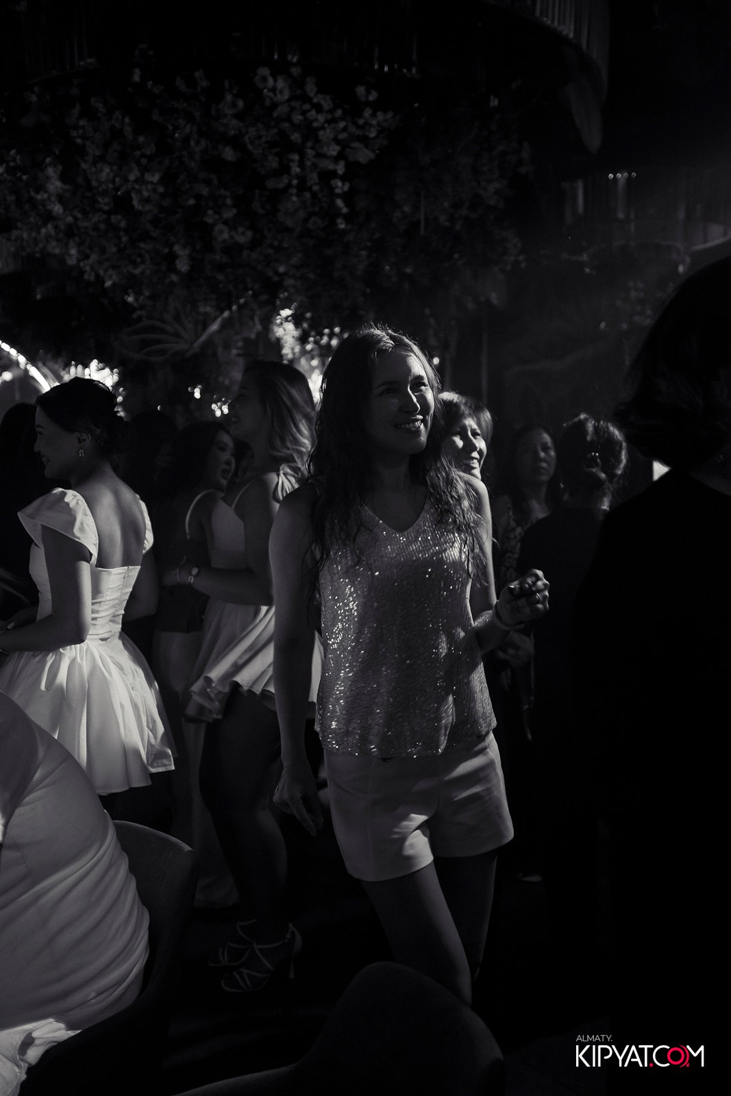 FRIENDS BAR & TERRACE. КИПЯТКОМ АЛМАТЫ!