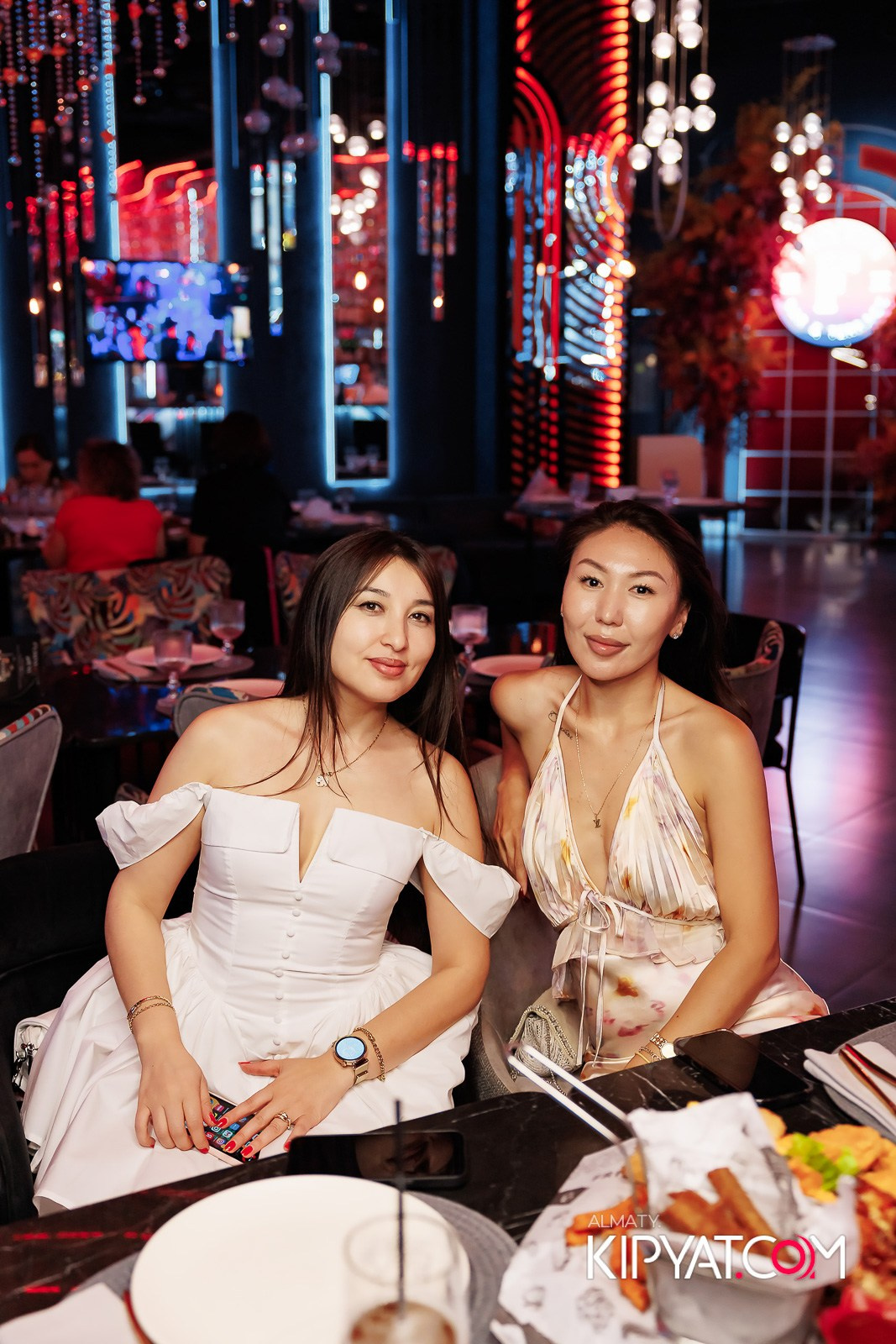 FRIENDS BAR & TERRACE. КИПЯТКОМ АЛМАТЫ!