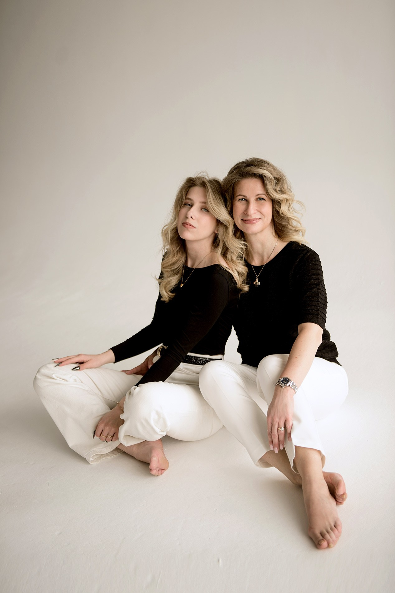 photo shoot for mom and daughter in the studio