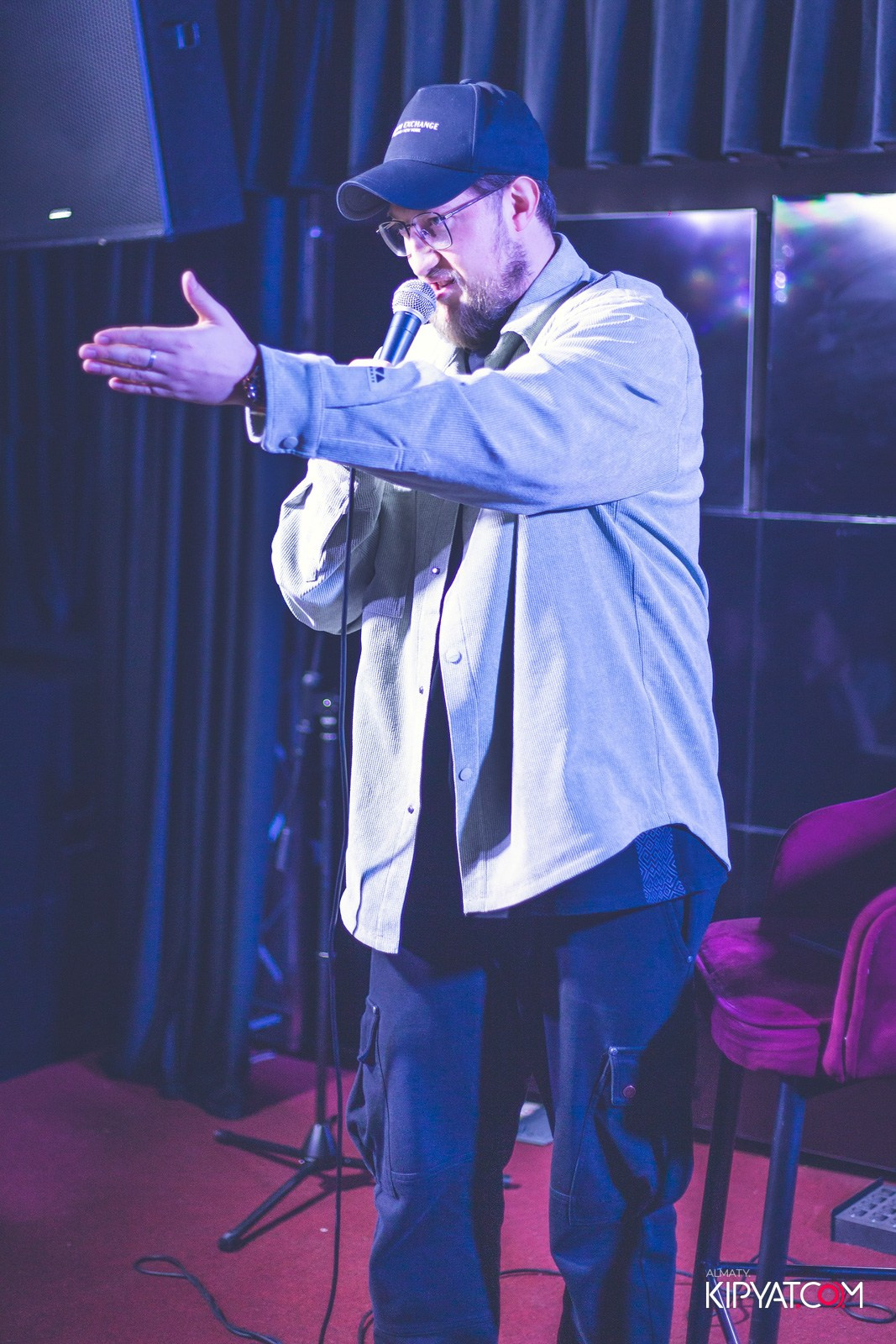 STAND UP КОНЦЕРТ АЛЕКСАНДРА МЕРКУЛЬ ESTATE KARAOKE BAR. КИПЯТКОМ АЛМАТЫ! Фотосъемка мероприятий в Алматы