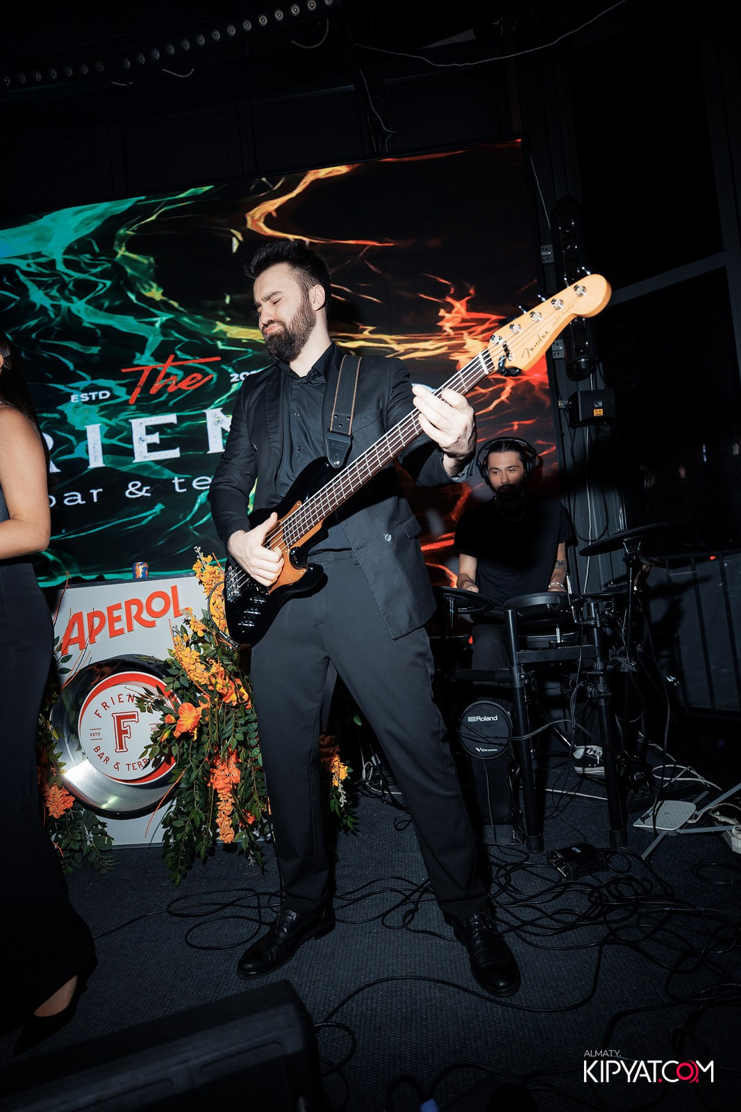 FRIENDS BAR & TERRACE. КИПЯТКОМ АЛМАТЫ!