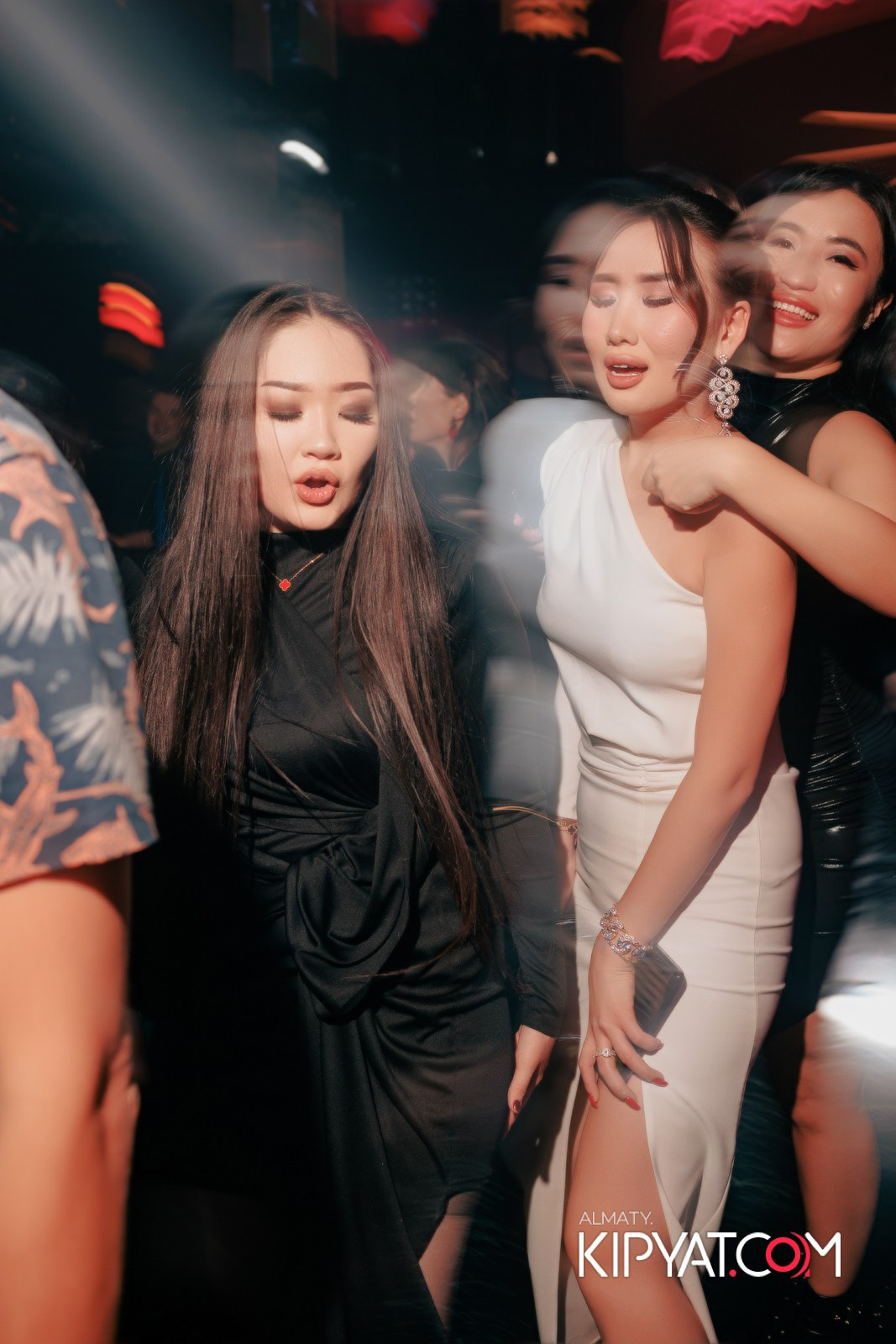 SANTA BARBARA — ПИТ ДЖЕЙСОН (ГР. ПРЕМЬЕР-МИНИСТР) И ИЛЬЯ ЗУДИН (ГР. ДИНАМИТ) НА ПРЕДНОВОГОДНЕЙ ВЕЧЕРИНКЕ. КИПЯТКОМ АЛМАТЫ!