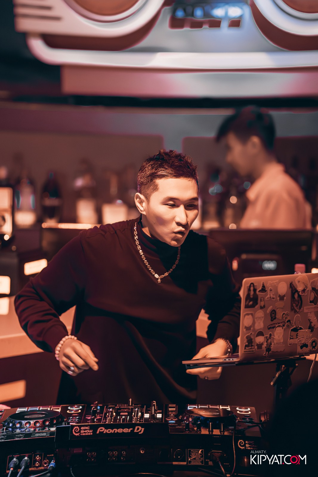 SANTA RAVE В НОЧНОМ КЛУБЕ SANTA BARBARA. КИПЯТКОМ АЛМАТЫ!