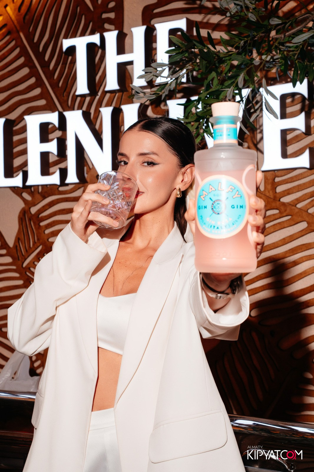 MOOD KARAOKE & TERRACE. КИПЯТКОМ АЛМАТЫ!