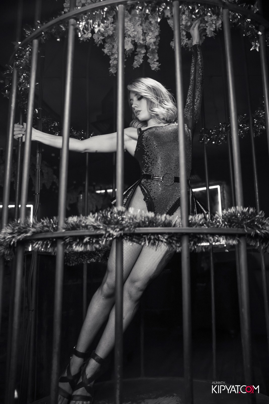 UYAT EMES BAR. КИПЯТКОМ АЛМАТЫ!