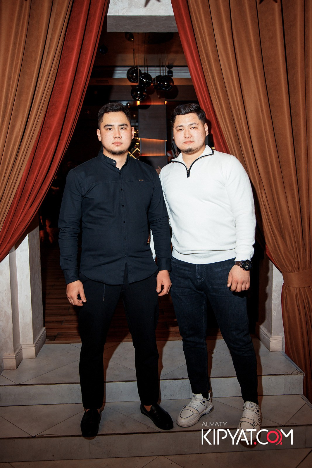 КАФЕ ЖАСМИН НА МОМЫШУЛЫ. КИПЯТКОМ АЛМАТЫ!