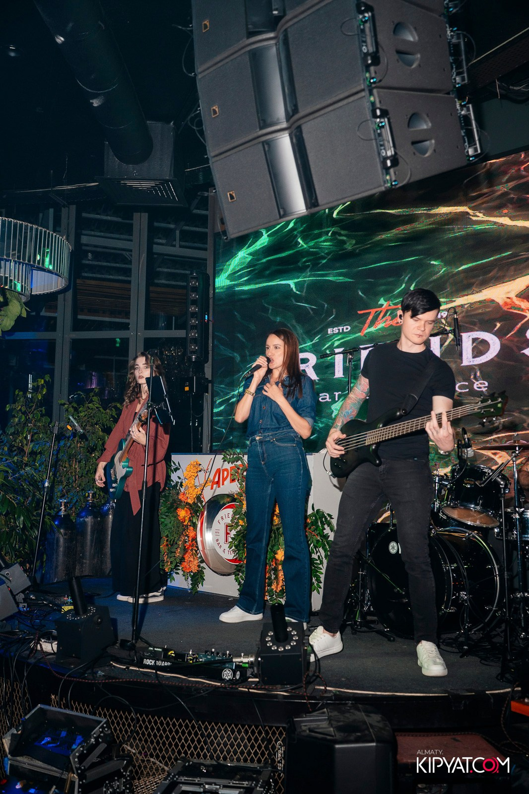 FRIENDS BAR & TERRACE. КИПЯТКОМ АЛМАТЫ!