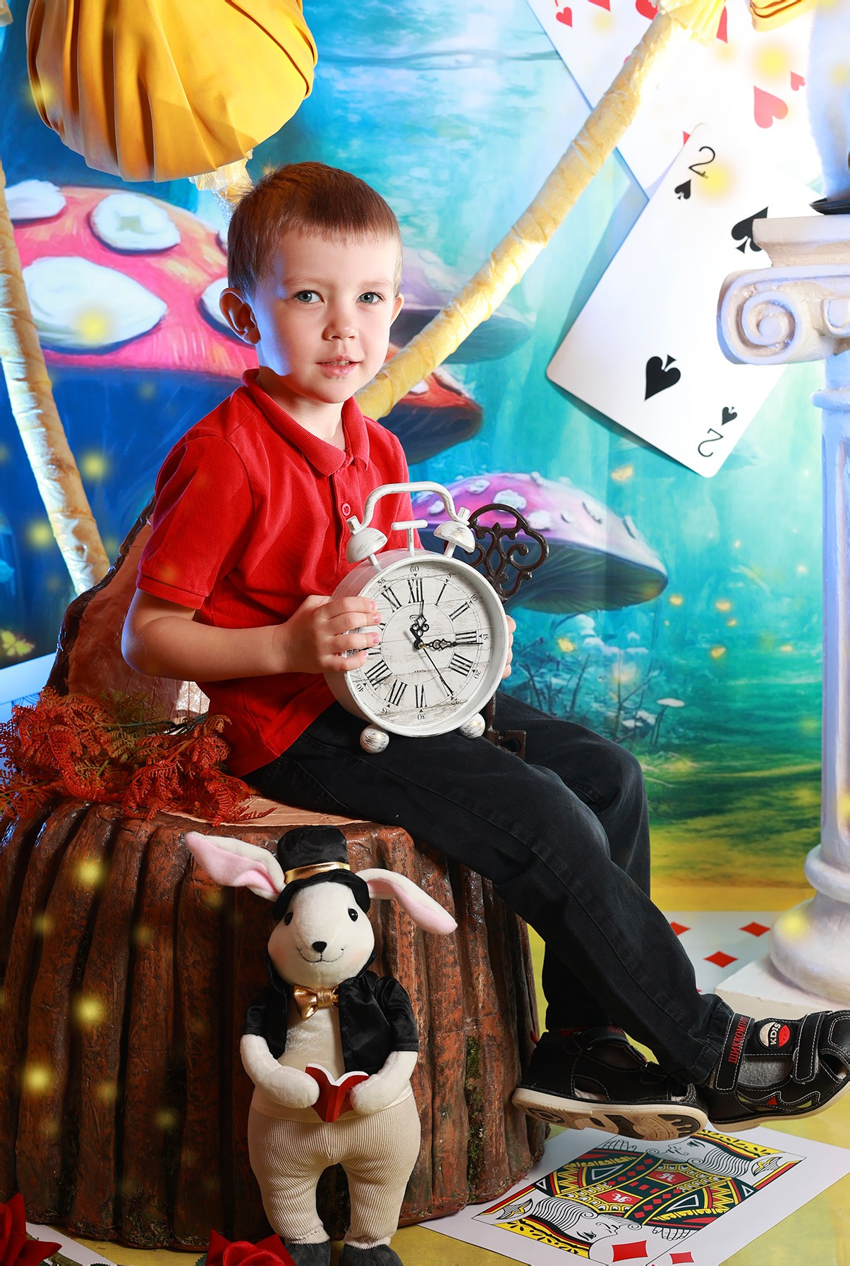 Алиса в стране чудес. Выпускные альбомы в Иваново в детский сад и школу. Александр и Светлана Янкины