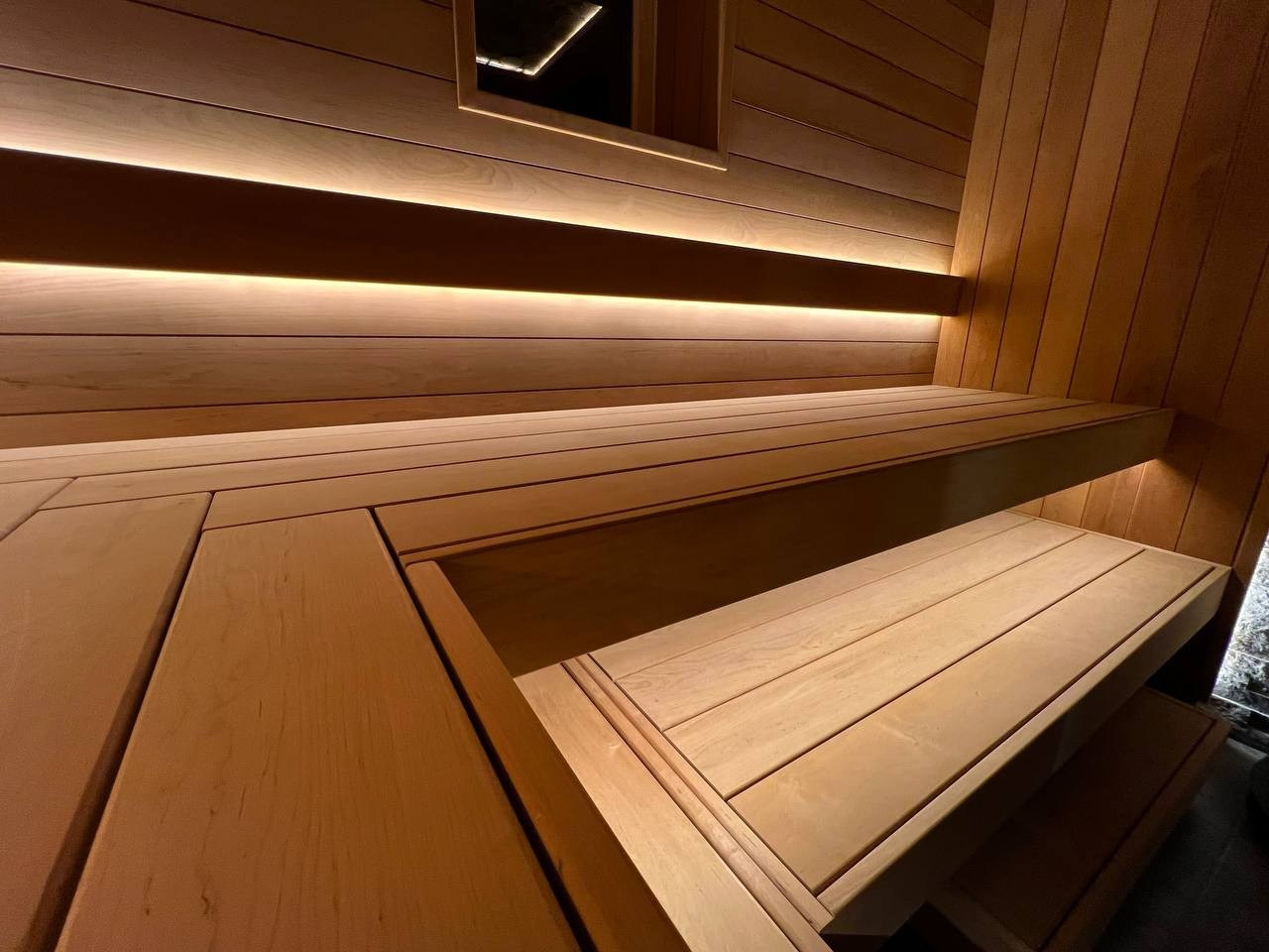 Роскошная парная в Касимово с натуральным камнем, можжевеловым панно, парящими полками и спинками, и главное- Атмосфера в новой облицовке. SaunaTopMasters