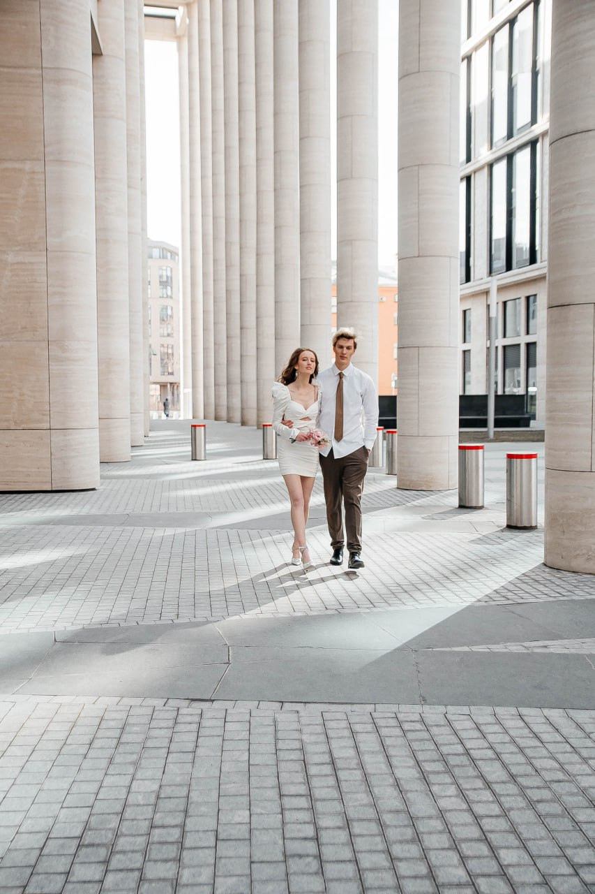 прогулка жениха и невесты по невской ратуше