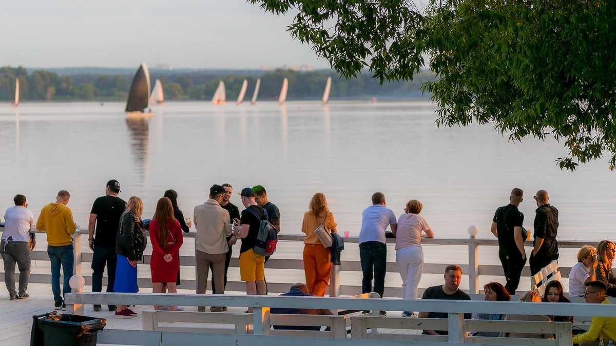 Фотосъемка корпоратива Major на берегу строгинской поймы. Репортажный фотограф Борис Геер