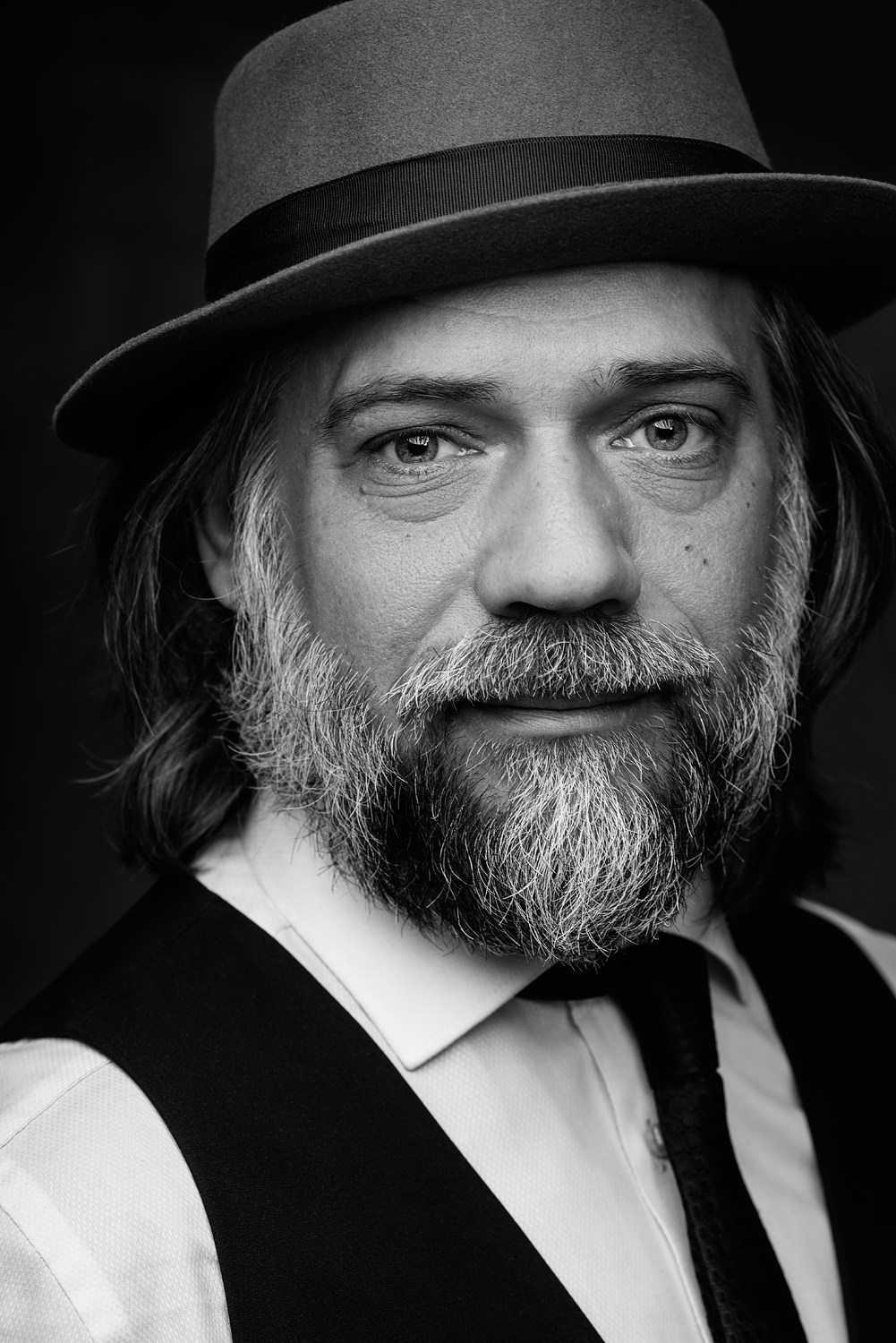 U-ray: Художественный чёрно-белый портрет. U-ray