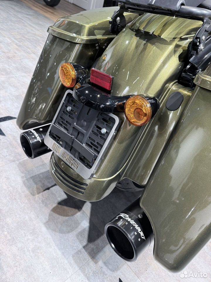 Купить Harley-Davidson 2017 Road King (Olive Gold) (Touring) — подробнее на сайте. Hello Davidson, Москва. Только хорошие мотоциклы…