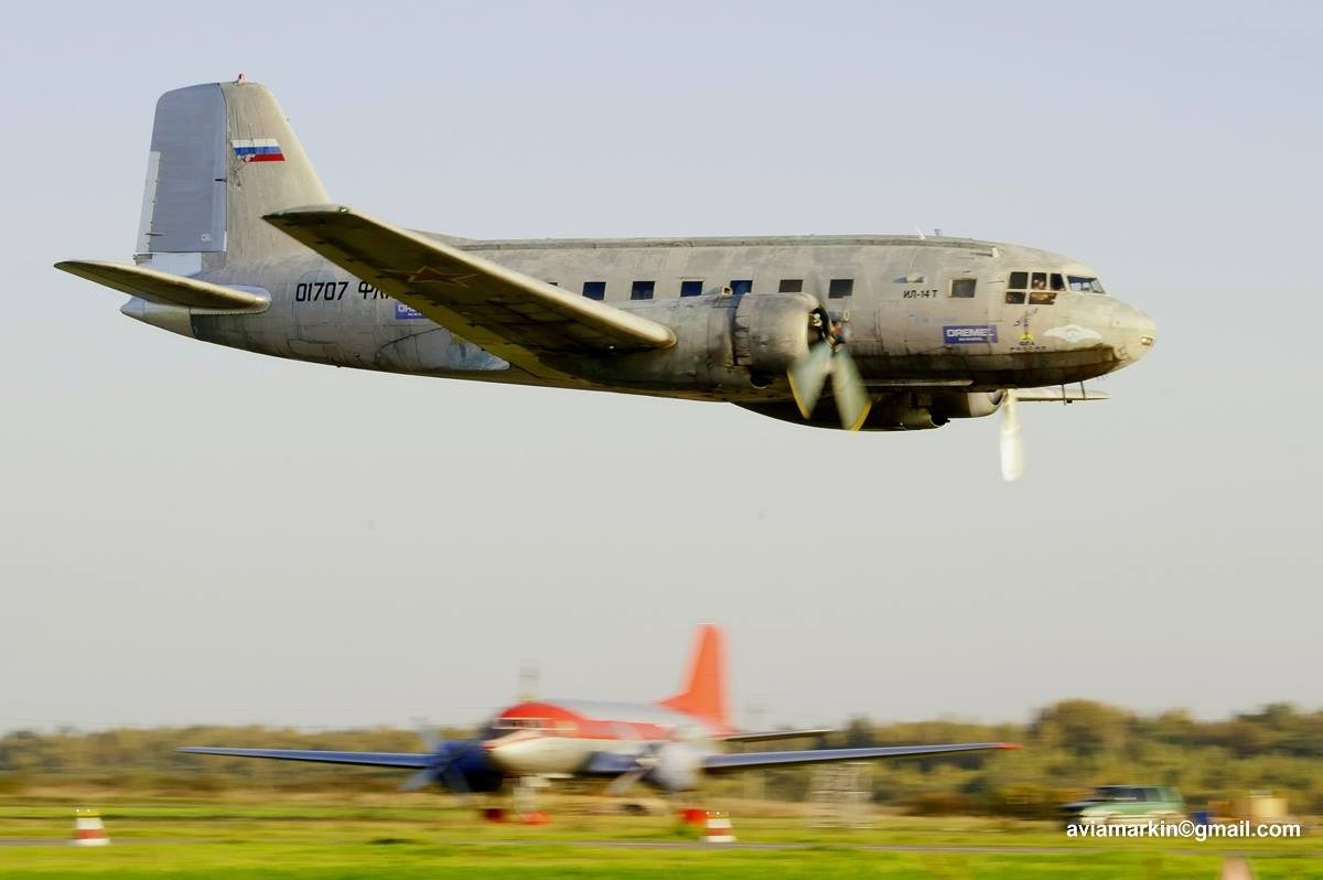 Ил-14Т «Голубая Мечта». Фотоальбом показывающий увлекательный мир авиации и мир медведей Андрея Иванова