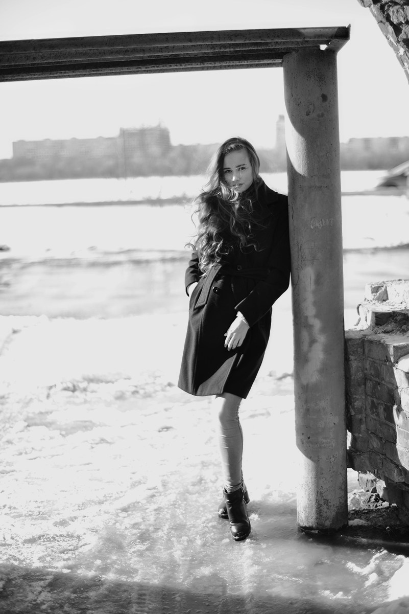 Черно белая фотосессия. Юля Лескова. Потрет красивой девушки.