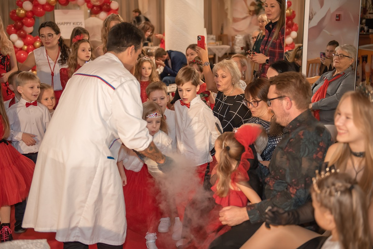 Выпускной в детской школе моделей HAPPYkids 2024. Семейный и коммерческий фотограф в Сочи Александр Бодунов
