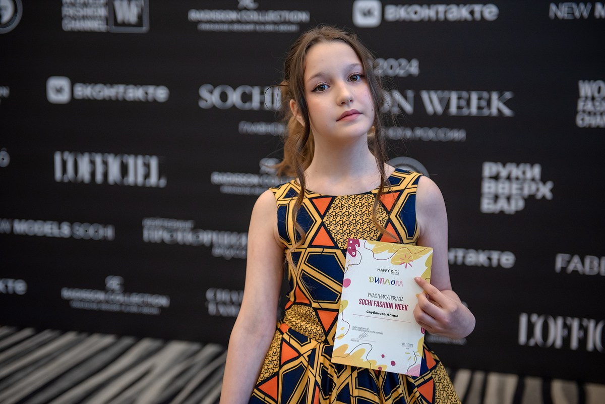 SochiFashionWeek2024 дизайнер Юлия Крылова. Семейный и коммерческий фотограф в Сочи Александр Бодунов