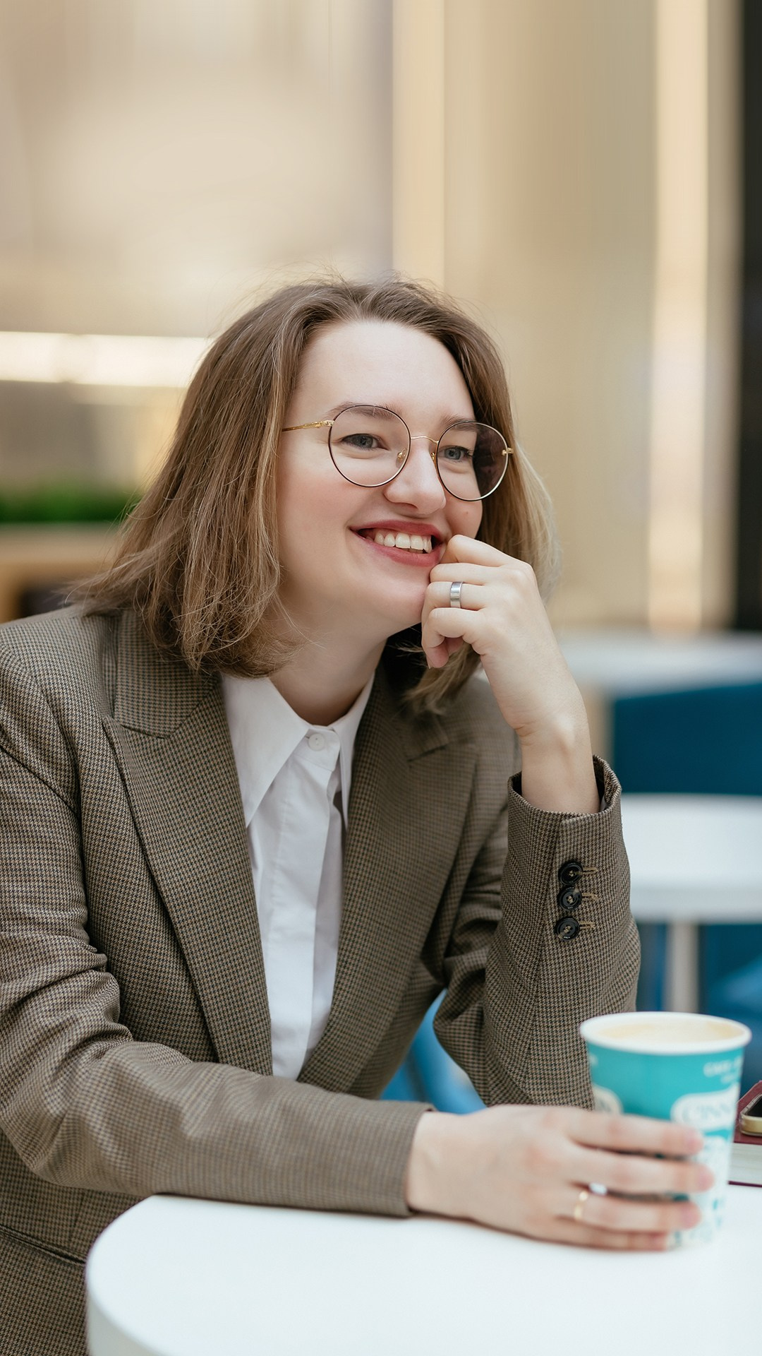 Портретная фотосессия для контента в кафе. Семейный фотограф в Минске Приболовец Светлана