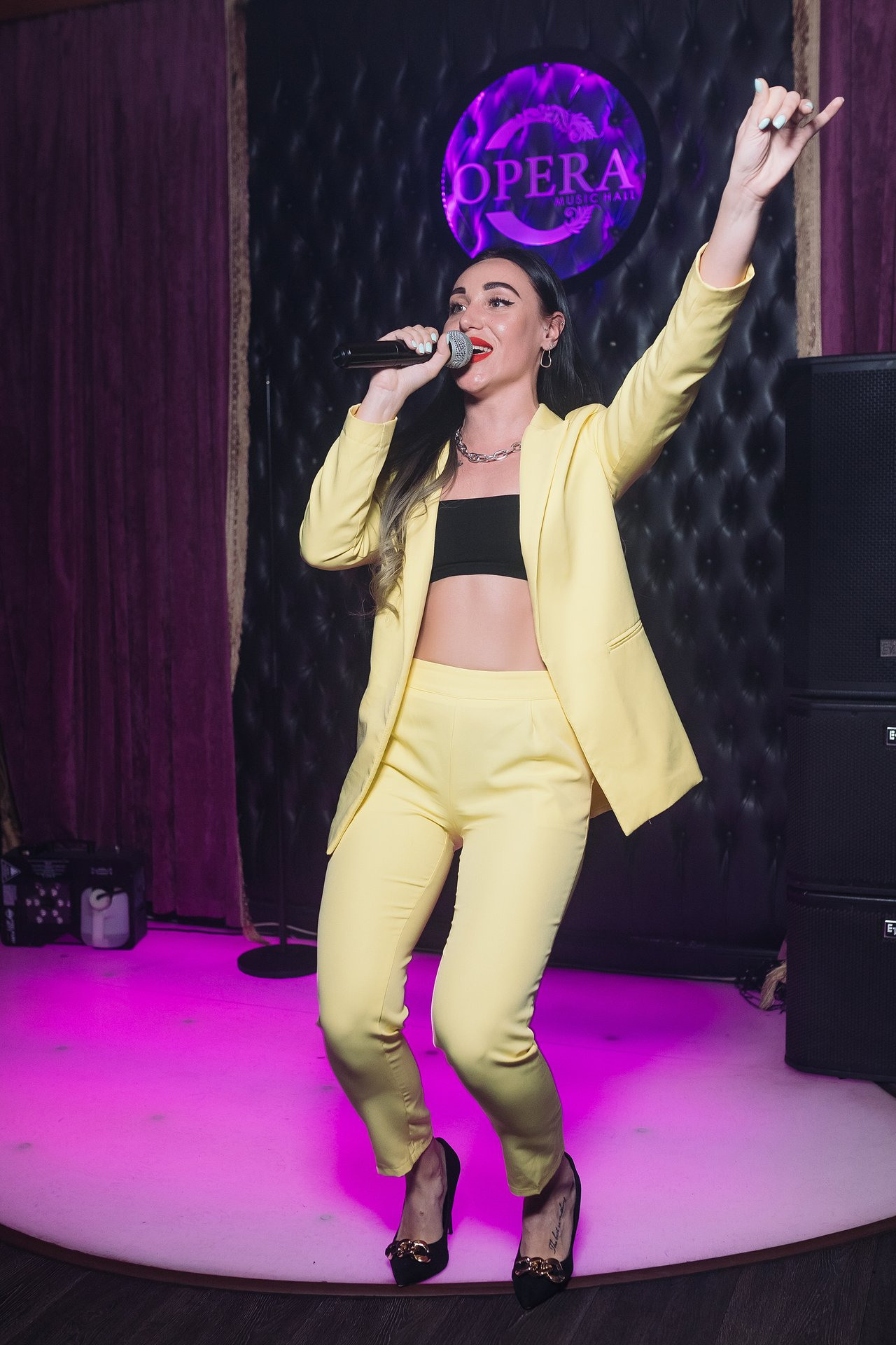 Субботний вечер в Opera Music Hall. One Media Life: фоторепортажи, фотоотчеты с мероприятий и заведений