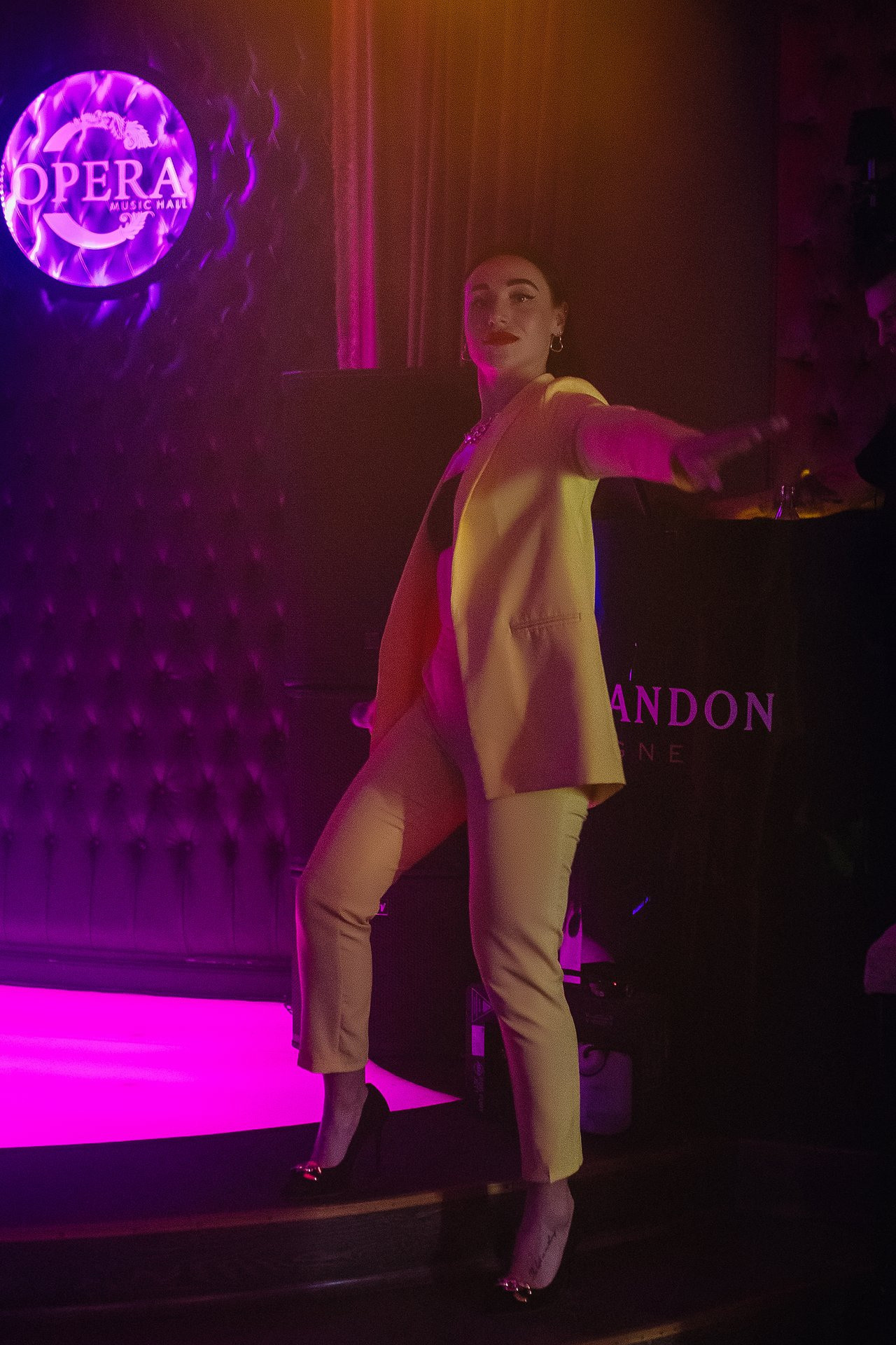 Субботний вечер в Opera Music Hall. One Media Life: фоторепортажи, фотоотчеты с мероприятий и заведений