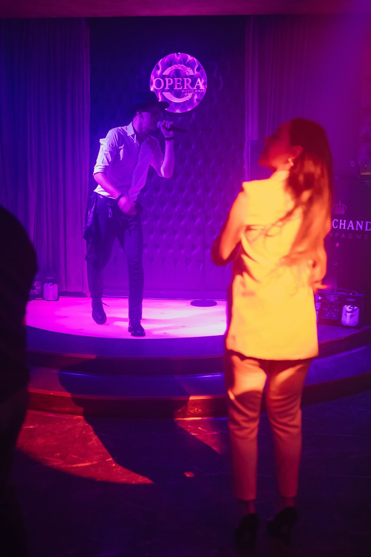 Субботний вечер в Opera Music Hall. One Media Life: фоторепортажи, фотоотчеты с мероприятий и заведений